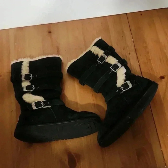 Ugg Maddie A trio of buckles embellishes a sassy suede boit - Picture 6 of 9